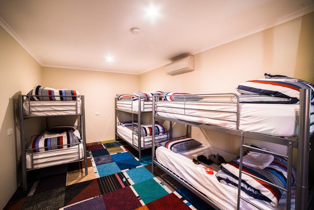 Jump Inn Alice Budget Accommodation Alice Springs Bagian luar foto