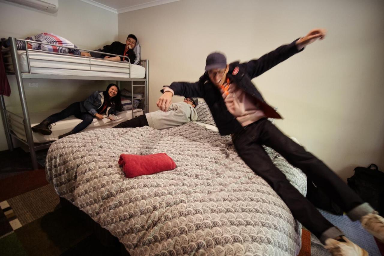 Jump Inn Alice Budget Accommodation Alice Springs Bagian luar foto