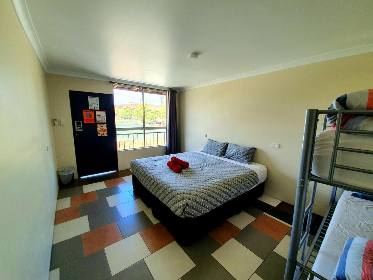 Jump Inn Alice Budget Accommodation Alice Springs Bagian luar foto