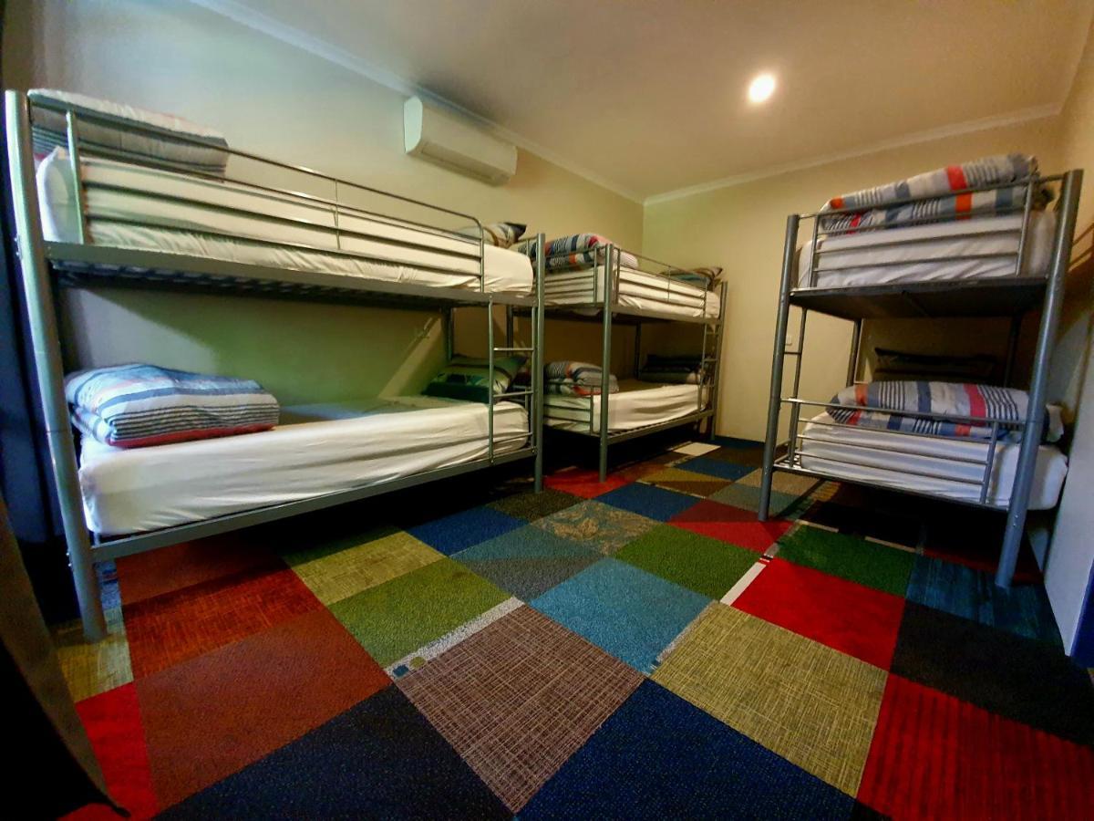 Jump Inn Alice Budget Accommodation Alice Springs Bagian luar foto