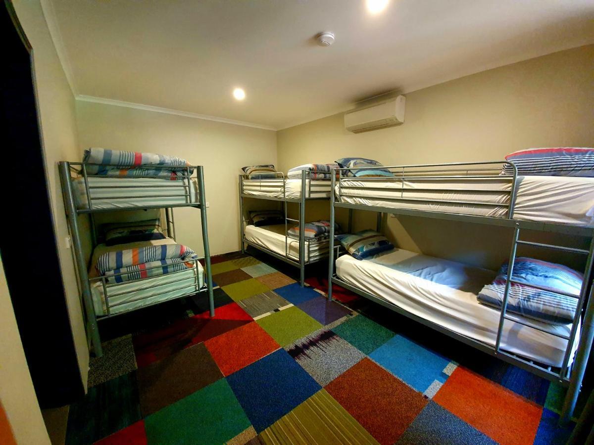 Jump Inn Alice Budget Accommodation Alice Springs Bagian luar foto