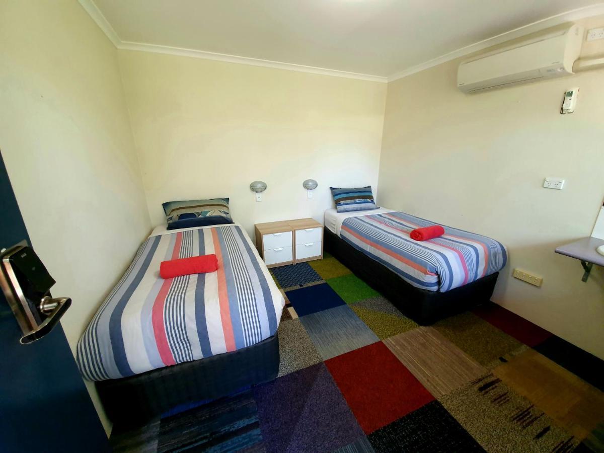 Jump Inn Alice Budget Accommodation Alice Springs Bagian luar foto