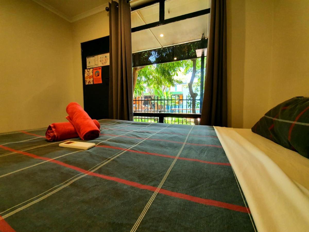 Jump Inn Alice Budget Accommodation Alice Springs Bagian luar foto