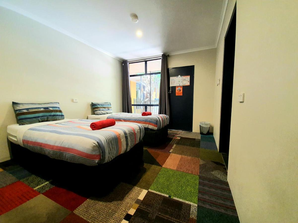 Jump Inn Alice Budget Accommodation Alice Springs Bagian luar foto